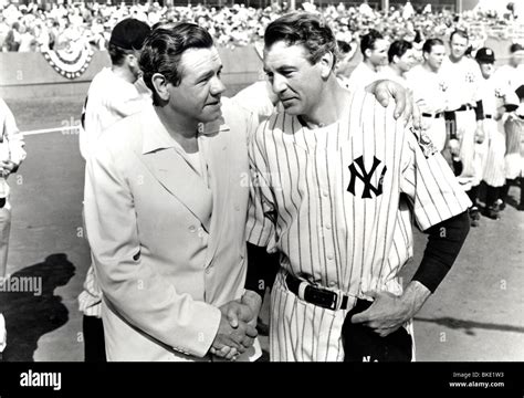 The Pride of the Yankees, Una storia commovente di speranza e trionfo sportivo con l'indimenticabile Babe Ruth!